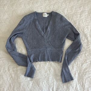 Long sleeve crossed cross crop top!